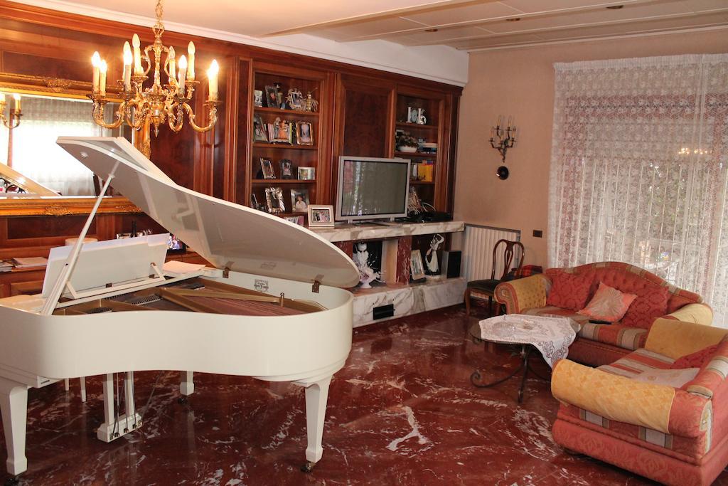 Bed and Breakfast La Casa Della Musica Чампино Номер фото