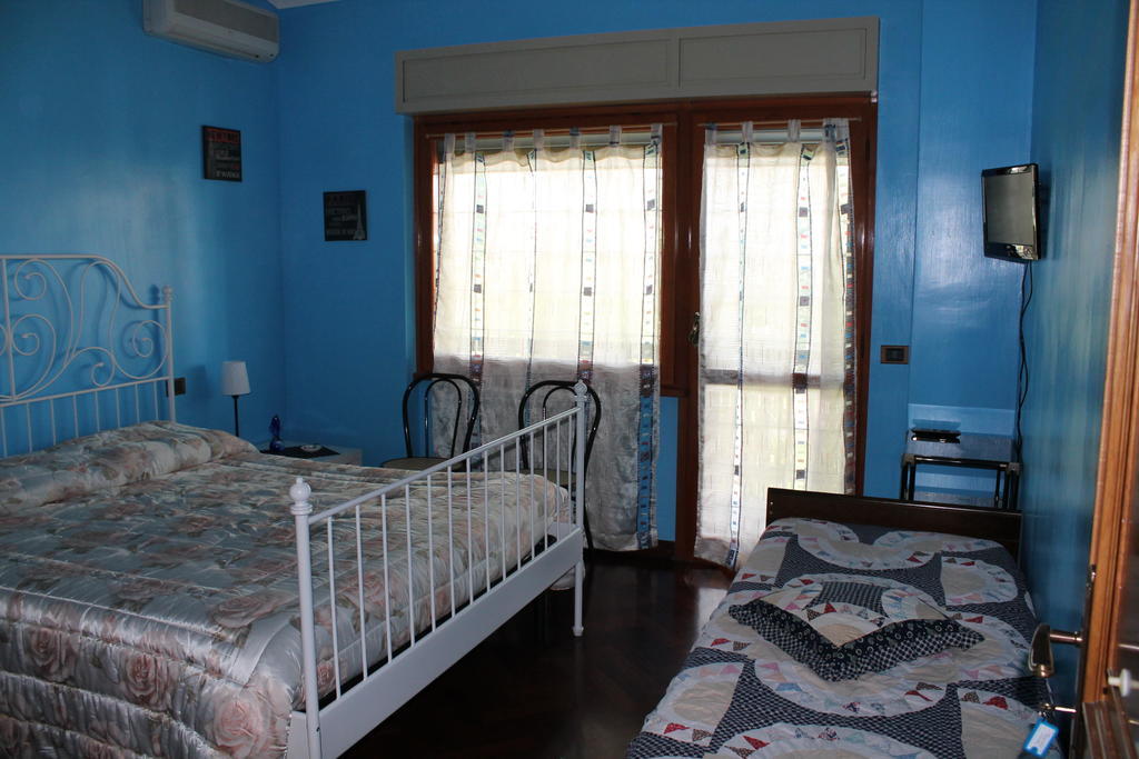 Bed and Breakfast La Casa Della Musica Чампино Номер фото